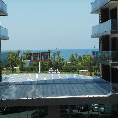 Бежевые Апартаменты Batumi Exterior photo