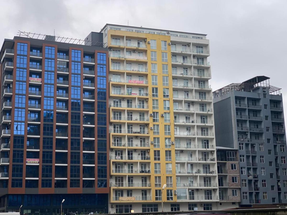 Бежевые Апартаменты Batumi Exterior photo