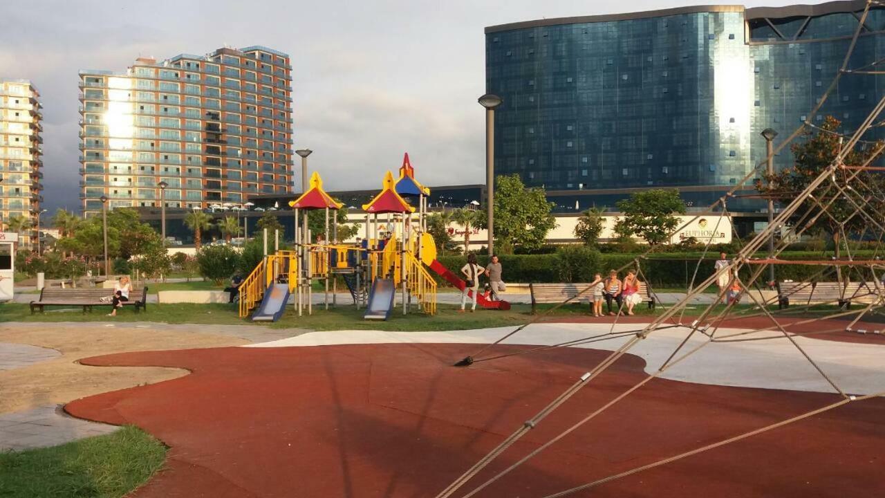 Бежевые Апартаменты Batumi Exterior photo