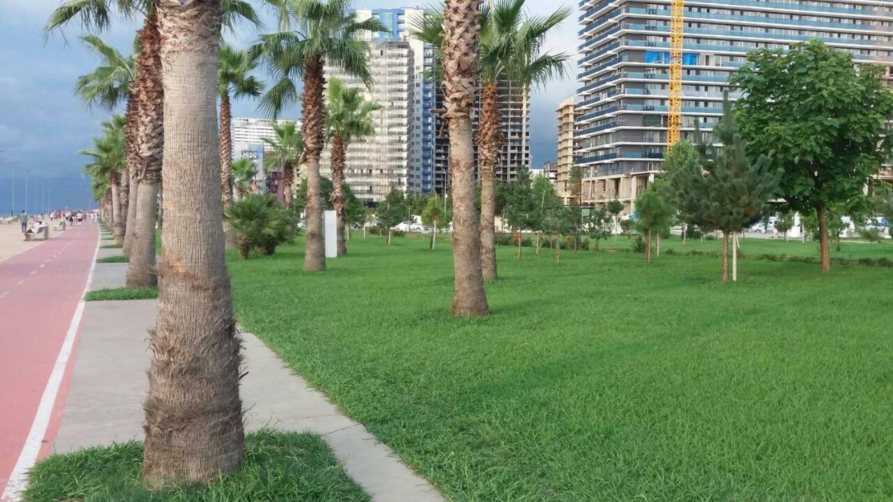 Бежевые Апартаменты Batumi Exterior photo