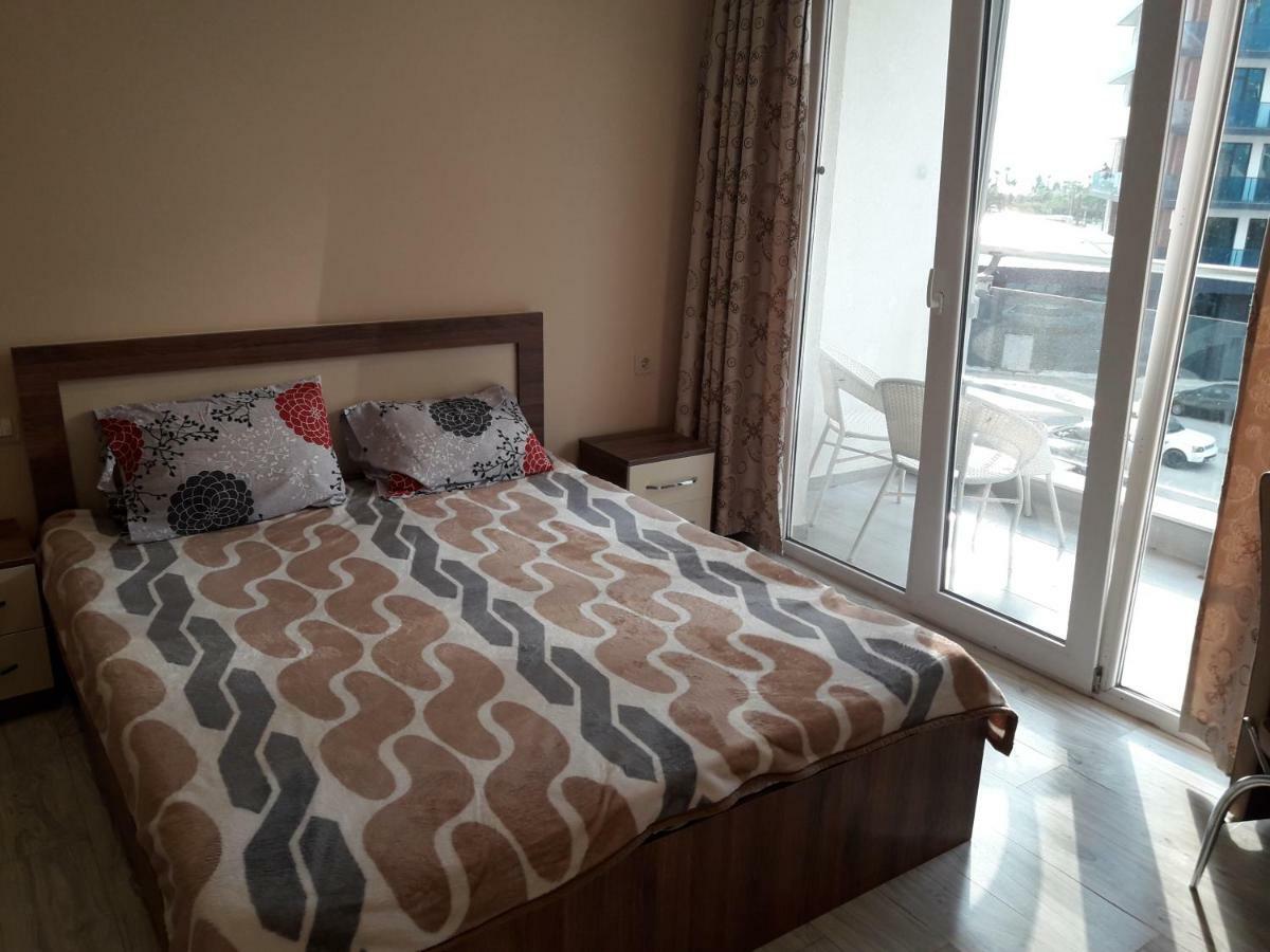 Бежевые Апартаменты Batumi Exterior photo